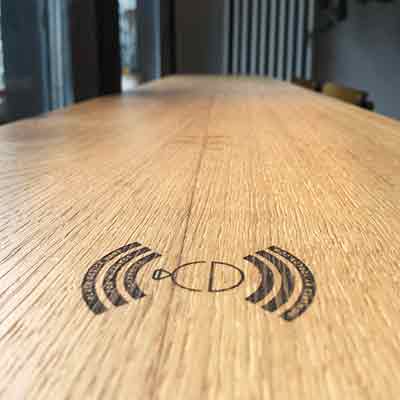Frische-Power_Wireless-Charging Wireless Charging Sitztheke Bowl-Schmiede