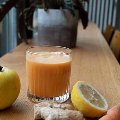 frisch-gepresst frisch gepresster Saft